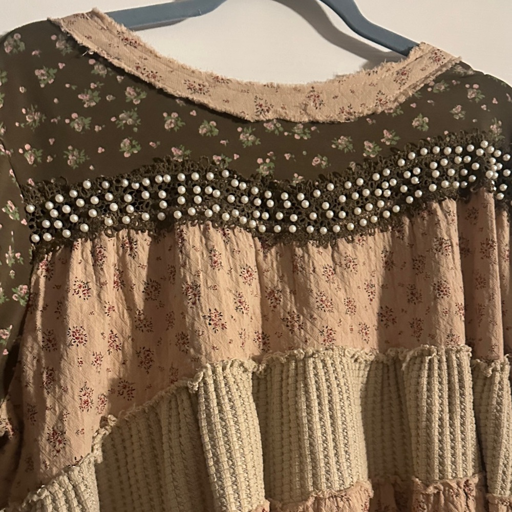 POL Boho Patchwork Peasant Sweatshirt in Olive Green & Beige - Picture 4 of 5